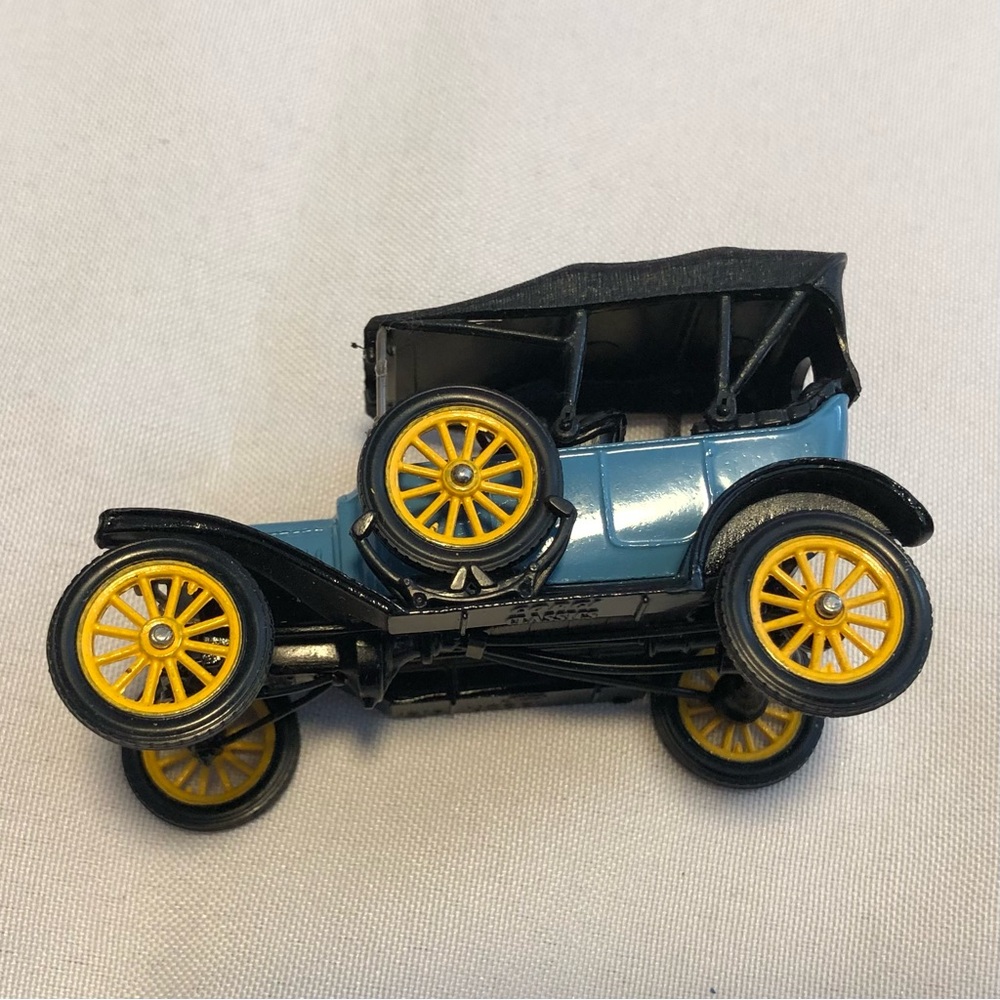 Vintage Corgi Classics #9013 model Ford